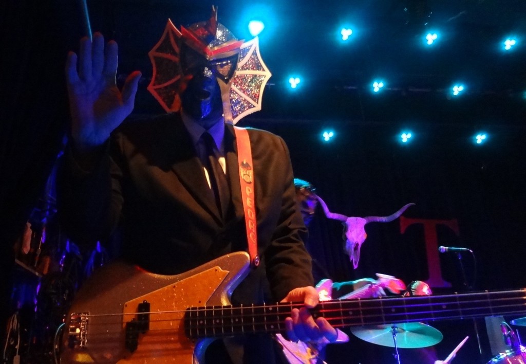 Pete Curry of Los Straitjackets